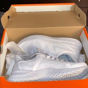 WHITE NIKE RENEWAL SHOES